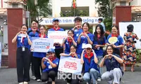Các chiến sĩ Tiếp sức mùa thi ĐH Hoa Sen nhắn nhủ: Sĩ tử ơi, học tài thi đậu nhé!