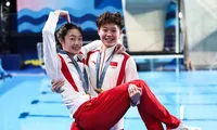 Olympic Paris 2024: Vận động viên nhảy cầu đôi gây sốt vì cách ăn mừng độc lạ
