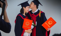 Hậu trường &quot;nhà Táo&quot;: B Trần từ chối cảnh hôn với Thúy Ngân, Hồng Ánh bảo vệ Nhã Phương