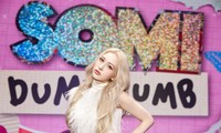 Vừa comeback với &quot;Dumb Dumb&quot;, center của I.O.I Jeon Somi chào fan bằng tiếng Việt cực yêu