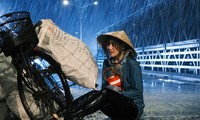 Hari Won khóc cạn nước mắt, hóa cô gái bán ve chai bị phụ bạc trong &quot;Hoang phí xuân thì&quot;