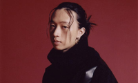 Hoàng tử lo-fi keshi táo bạo và trưởng thành trong album đầu tay, tour diễn ở Mỹ &quot;cháy&quot; vé