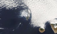 Đám mây hình mắt bò phía trên núi lửa tuôn trào ở La Palma, Tây Ban Nha.