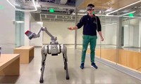Có thể điều khiển robot bằng tai nghe?