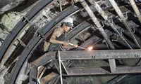 Đường sắt Bắc - Nam còn ách tắc 3 ngày tới vì sạt lở hầm Bãi Gió