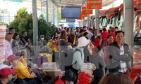 Mùng 1 Tết, bến xe miền Tây đông kín người đổ về quê