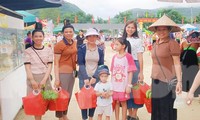 Ngày hội Làn nhựa đi chợ ở Mường Ảng Điện Biên