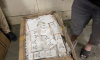 Phát hiện xe khách chở nhiều hàng hóa ‘cấm nhập’ lưu thông qua Huế