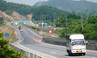 Hình ảnh ngày đầu cấm xe hạng nặng đi vào cao tốc Cam Lộ - La Sơn