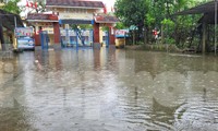 Nhiều vùng còn ngập lụt, hàng nghìn học sinh tại Thừa Thiên-Huế chưa thể đến trường