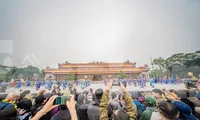Du khách chen chân xem tái hiện lễ thiết đại triều Nguyên đán tại Huế