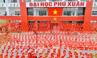 Huế rợp cờ Tổ quốc mừng đại lễ 30/4