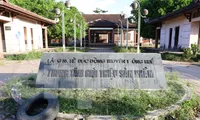 Trung tâm giới thiệu tinh hoa làng nghề Huế hoang phế, thành trại nuôi bò
