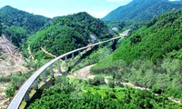Khởi công mở rộng đồng bộ cao tốc 4 làn xe kết nối Huế - Đà Nẵng