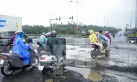 Mặt đường QL14B nát tươm, chằng chịt ổ voi, ổ gà ở Đà Nẵng