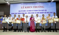 Đà Nẵng tôn vinh tổ chức, cá nhân tiêu biểu trong lĩnh vực khoa học, công nghệ và đổi mới sáng tạo
