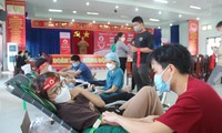 Các bạn trẻ hào hứng tham gia Ngày hội Chủ nhật đỏ tại Quảng Nam. Ảnh Hoài Văn.