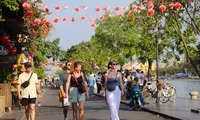 Du khách mê mẩn check-in Hội An lúc ráng chiều