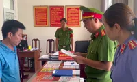 Nhân viên văn phòng đăng ký đất đai nhận tiền để ‘làm nhanh’ giấy tờ nhà đất