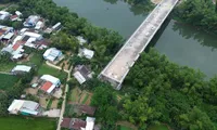 Cầu trăm tỷ chơi vơi không đường dẫn