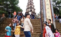Người dân cố đô Huế trẩy hội du Xuân