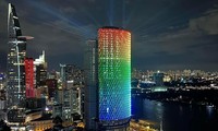 Thỏa mãn thị giác với loạt ảnh chụp tòa nhà IFC One Saigon: Ngày mọc &quot;vảy rồng&quot;, đêm đèn huyền ảo