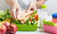 Cần mẫn làm cơm trưa cho chồng mang đi làm, người vợ sốc nặng khi biết chồng đem bán hết
