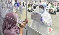 Bác sĩ Malaysia bức xúc vì những bệnh nhân oái oăm: “COVID-19 không phải chuyện đùa đâu!”