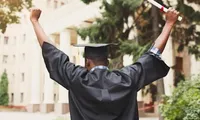 Một người quá sốc khi biết có “phiên bản khác” của mình trả thay khoản nợ hồi sinh viên