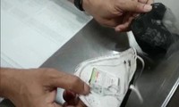 Quay cóp thời Cô Vy: Một thí sinh Ấn Độ bị phát hiện đeo khẩu trang gắn đủ thẻ SIM, micro