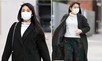 Cựu Công chúa Mako cầm quà Giáng sinh ra phố: Phong cách thay đổi nhưng ánh mắt vẫn như cũ
