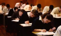 Gặp đề bài luận: “Tiền là gì?”, nam sinh có cách làm bài cực chất khiến dân mạng bái phục