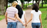 CLB giảm 50% dịp Valentine nếu khách đưa cả vợ và “tiểu tam” tới, dân mạng bình luận cực hài