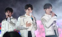 Giá vé concert TFBOYS bị đẩy lên tiền tỷ, cây cũng được cho thuê để trèo lên xem