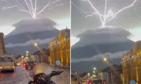 Video núi lửa &quot;phun&quot; sét lên trời như trong phim thảm họa, sự thật là gì?