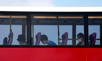Dịch vụ &quot;xe buýt ngủ ngon&quot; tại Hồng Kông: Chạy 76km, tặng tai nghe và bịt mắt cho khách 