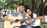 Trào lưu “hát cùng người lạ” và sức mạnh của sự “mộc mạc chân thành“