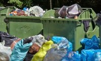 Người giúp việc cãi cọ, đuổi đánh chủ, vứt luôn con gái 8 tháng tuổi của chủ vào thùng rác