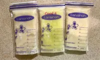 Người mẹ dương tính với SARS-CoV-2, sữa mẹ chuyển màu xanh lá cây, bác sĩ nói gì?