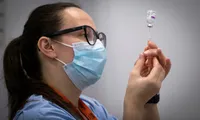 Đã tiêm vắc-xin phòng SARS-CoV-2 rồi mà nhiễm virus, liệu có thể lây cho người khác?