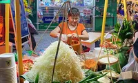 Hẹn hò Sài Gòn: Lạc lối ở thiên đường ẩm thực và mua sắm tại phố đi bộ Kỳ đài Quang Trung