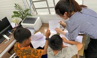 &quot;Ông già Noel&quot; giữa đời thực: Mở lớp học miễn phí cho 4 em nhỏ bán ve chai