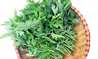 Tác dụng phụ đáng sợ của rau ngải cứu, biết mà tránh kẻo &apos;hại đủ đường&apos;