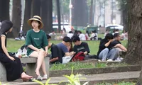 TPHCM mờ mịt trong lớp mù trắng đục, tiết trời mát mẻ như mùa thu Hà Nội