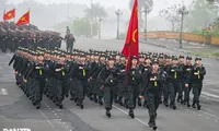 Ngắm những &apos;bóng hồng&apos; của lực lượng CSCĐ luyện tập diễu binh, diễu hành
