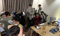 Đột kích &apos;bản doanh&apos; của ổ nhóm lừa đảo ở Hà Nội