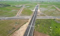 Cận cảnh cầu vượt gần 1.500 tỷ đồng đã hoàn thành nhưng phải &apos;nằm chờ&apos; cao tốc 
