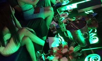 Chủ quán karaoke ép nhân viên nữ chiều khách, nếu không sẽ &apos;ăn đòn&apos;