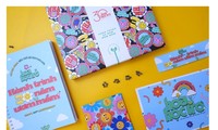 &quot;Đập hộp&quot; món quà đặc biệt từ nhà Hoa: Gói ghém bao yêu thương gửi tới bạn đồng hành