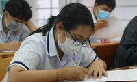 Đề thi Văn PTNK: Thí sinh hào hứng với bài luận những cuốn sách sống sót sau 200 năm